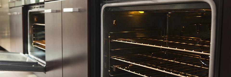 With the right methods and cleaning equipment, your oven or steamer will be clean again in no time!