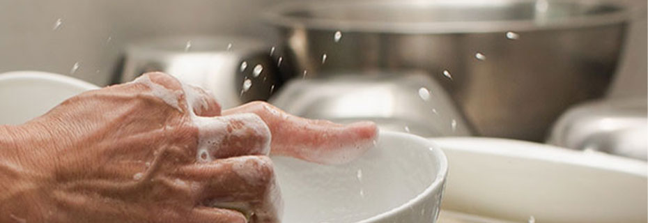 The right equipment for washing dishes by hand